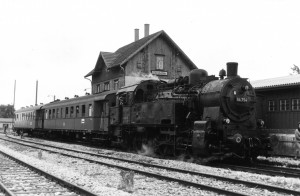 Sonderzug mit 94 754 vom BW Crailsheim Bahnhof Gerabronn 16.9.1967